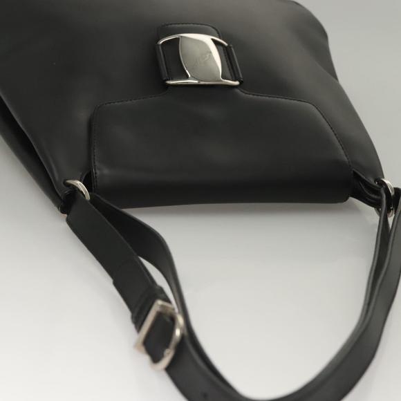 Salvatore Ferragamo Vala Shoulder Bag Enamel Black Gold Auth  Salvatore Ferragamo Vala Shoulder Bag Enamel Black Gold Auth 135986